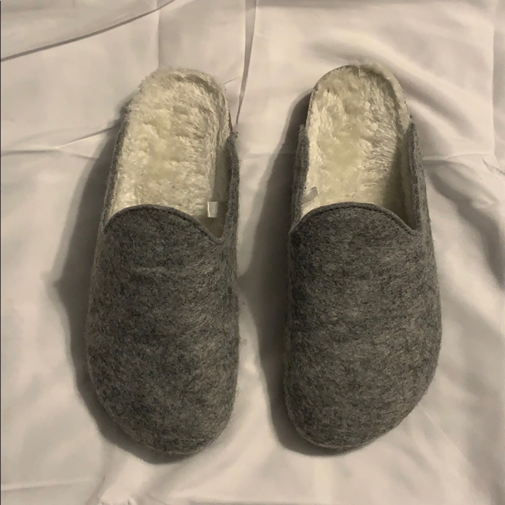 Lightly used women’s  slippers size 7